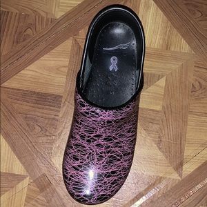 Breast cancer edition Dansko